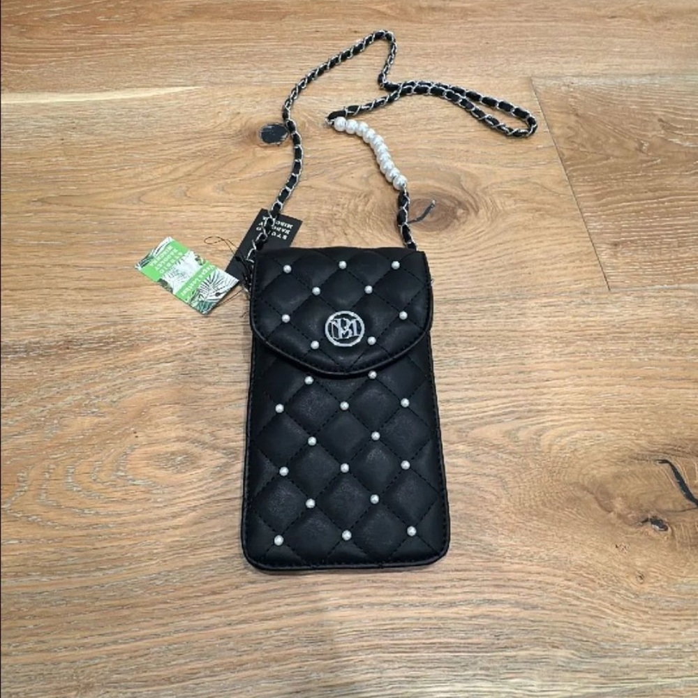 Authentic Badgley Mischka Black Quilted Crossbody Phone Bag with Chain Strap